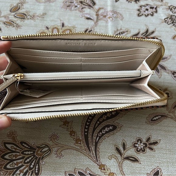 MICHAEL KORS Jet Set Travel Leather Gold-Tone Hardware Quarter Zip Wallet NWT - Picture 10 of 15